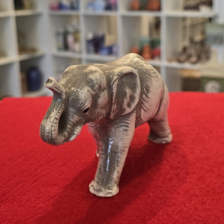 Elefant aus Keramik - Babyelefant - Handarbeit - Afrika