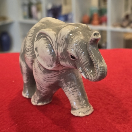 Elefant aus Keramik - Babyelefant - Handarbeit - Afrika