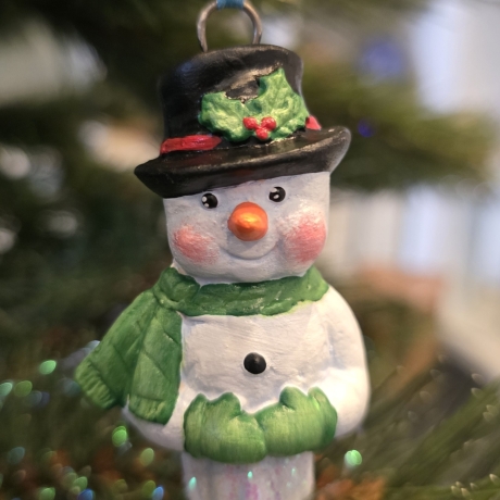 Schneemann - Eiszapfen - Weihnachtsbaumschmuck aus Keramik - 