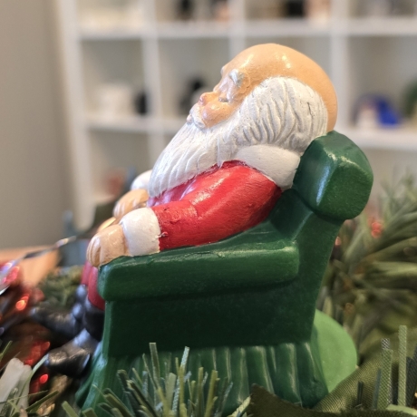 Weihnachtsmann aus Keramik - Schlafender Santa Claus -
