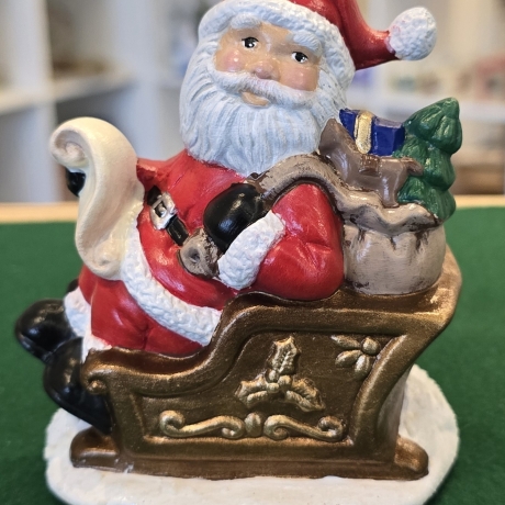Weihnachtsmann auf Schlitten - Keramik - Weihnachtsdekoration -