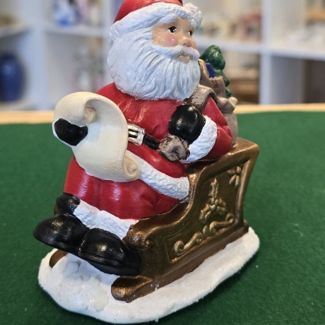 Weihnachtsmann auf Schlitten - Keramik - Weihnachtsdekoration -