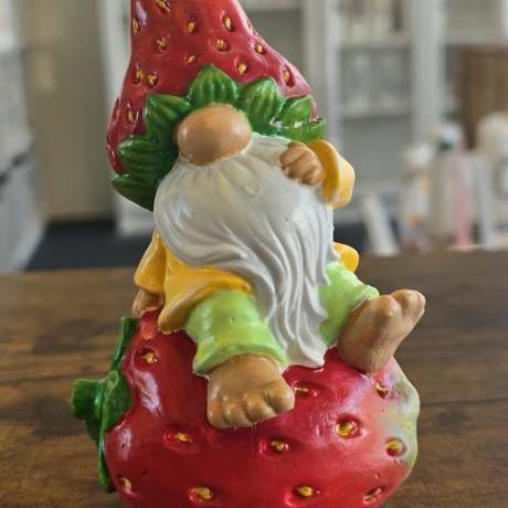 Deko Figur - Zwerg auf Erdbeere - Wichtel -
