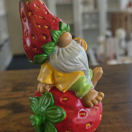 Deko Figur - Zwerg auf Erdbeere - Wichtel -