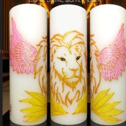 Löwenbewusstsein, Stärke und Freiheit. Lichtbringer Kerze Löwenbewusstsein, Stärke und Freiheit. Lichtbringer Kerze