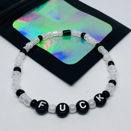 Perlenarmband mit Wunschtext | Statement