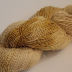 Handgefärbte plastikfreie Wolle Triologie 20/11 -pflanzengefärbt- Handgefärbte plastikfreie Wolle Triologie 20/11 -pflanzengefärbt-