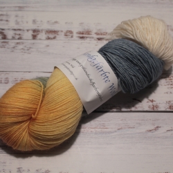 Handgefärbte 4-fädige Sockenwolle 21/11 Handgefärbte 4-fädige Sockenwolle 21/11