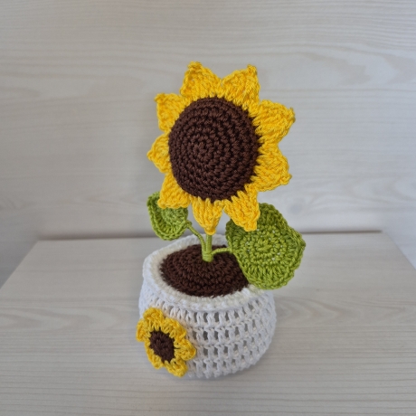 Sonnenblume im Topf mit Minisonnenblume (Häkelblume)