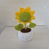 Sonnenblume im Topf mit Minisonnenblume (Häkelblume)