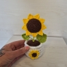Sonnenblume im Topf mit Minisonnenblume (Häkelblume)