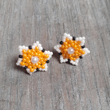 Ohrringe aus Perlen, Ohrstecker, orange/weiß