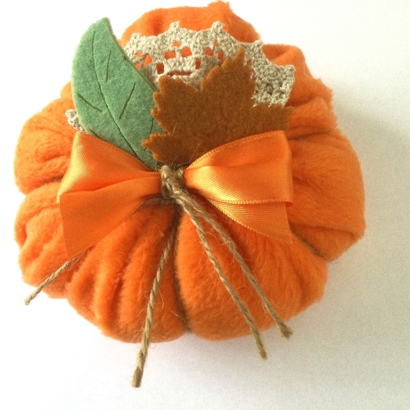 Kürbis Stoffkürbis herbstlich orange genäht von Hobbyhaus
