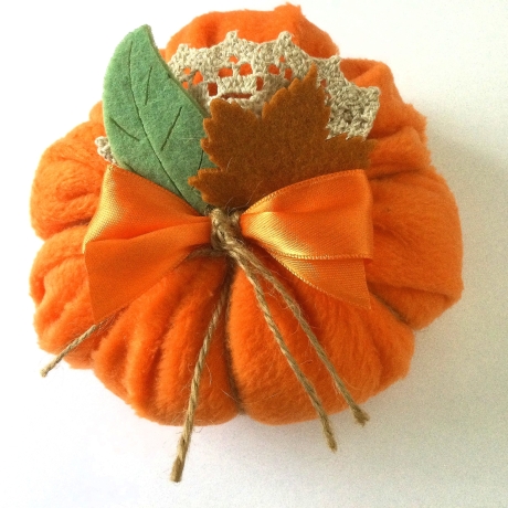 Kürbis Stoffkürbis herbstlich orange genäht von Hobbyhaus
