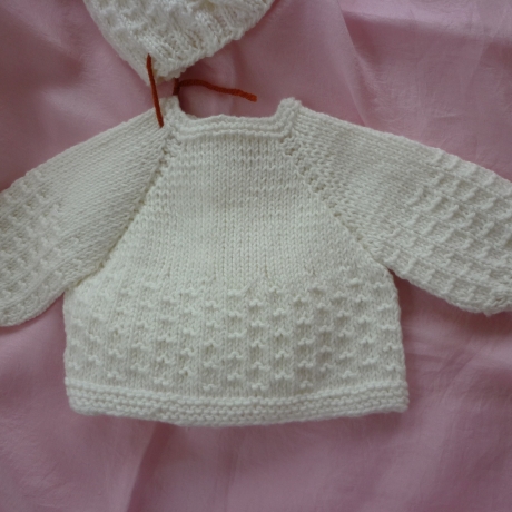 Set mit Strickjacke, Mütze und Schuhen. Puppengröße 37 - 40 cm