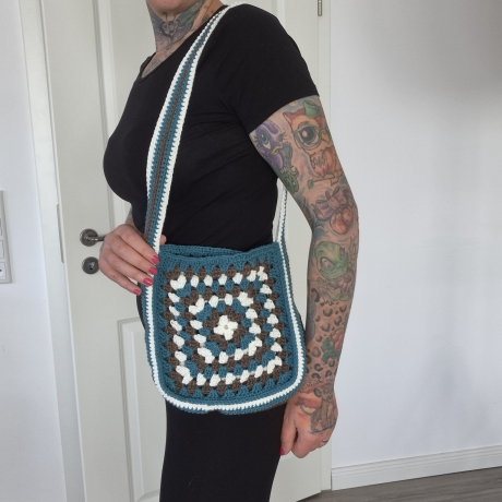 Granny Square Häkeltasche - blau