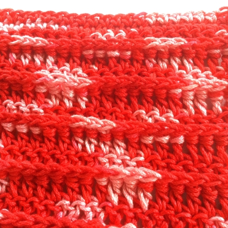 Topflappen in rot und rosa handgehäkelt von Hobbyhaus