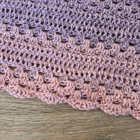 Häkeltuch mit Wellenborte - rosa (Dreieckstücher/Häkeltücher)