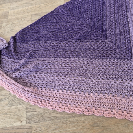 Häkeltuch mit Wellenborte - rosa (Dreieckstücher/Häkeltücher)