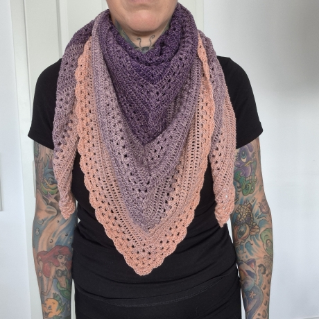 Häkeltuch mit Wellenborte - rosa (Dreieckstücher/Häkeltücher)