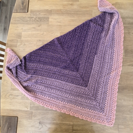 Häkeltuch mit Wellenborte - rosa (Dreieckstücher/Häkeltücher)