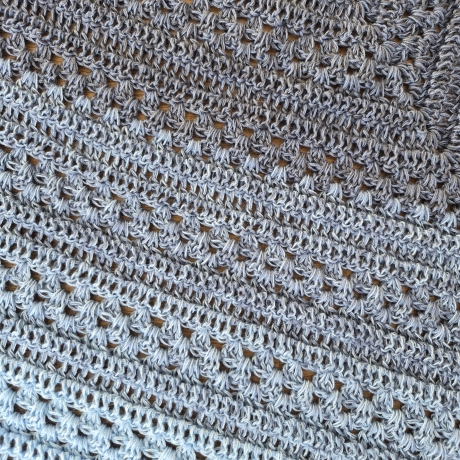 Häkeltuch mit Wellenborte - blau (Dreieckstücher/Häkeltücher)