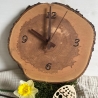 Handgefertigte Wanduhr aus Baumscheibe – Natürliches Design