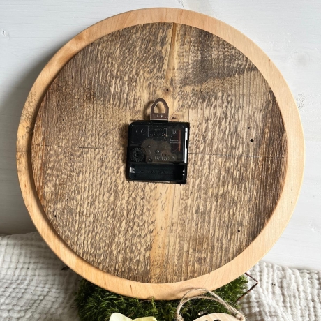 Handgefertigte Wanduhr aus Baumscheibe – Natürliches Design