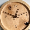 Handgefertigte Wanduhr aus Baumscheibe – Natürliches Design