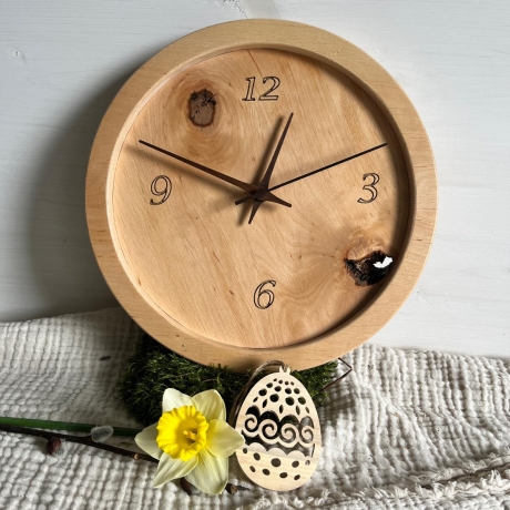 Handgefertigte Wanduhr aus Baumscheibe – Natürliches Design