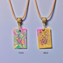 Kette mit Resin-Anhänger