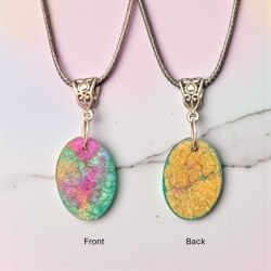 Kette mit Resin-Anhänger