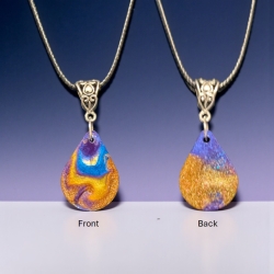 Kette mit Resin-Anhänger