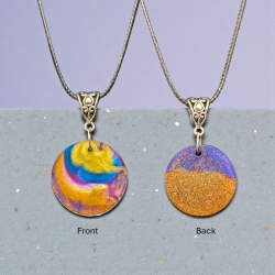 Kette mit Resin-Anhänger