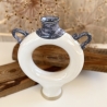 Handgemachte Keramik - getöpferte Vase Donut weiß blau mit Henkel