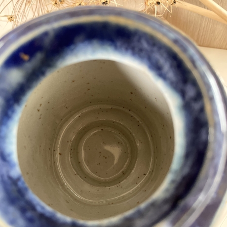 Handgemachte Keramik - getöpferte Vase weiß blau mit Farbverlauf