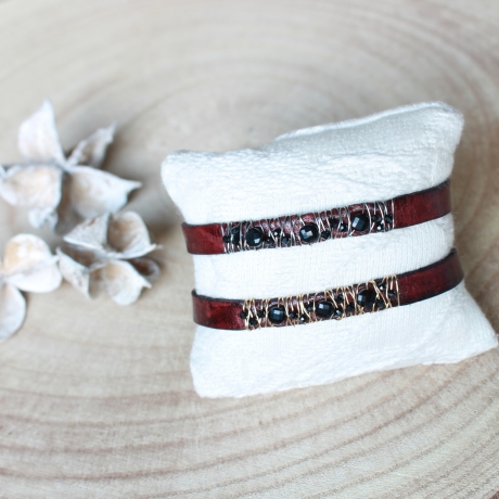Lederarmband, Draht umwickelt mit Obsidian und Spinell Perlen