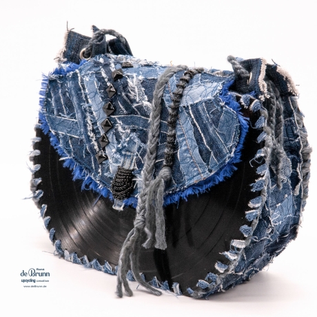 Upcycling Handtasche aus Schallplatten und Jeansresten