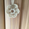 Weihnachts-Häkelkränzchen beige mit braunen Perlen und Sternchen