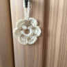Weihnachts-Häkelkränzchen beige mit braunen Perlen und Sternchen