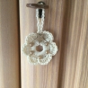 Weihnachts-Häkelkränzchen beige mit braunen Perlen und Sternchen