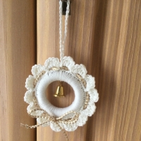 Weihnachts-Häkelkränzchen weiß-gold handgehäkelt von Hobbyhaus