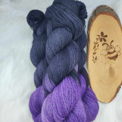 Handgefärbte Sockenwolle 4-fach Handgefärbte Sockenwolle 4-fach