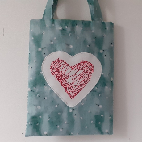 Wendetasche Jen Mädchen auf grün/Herz
