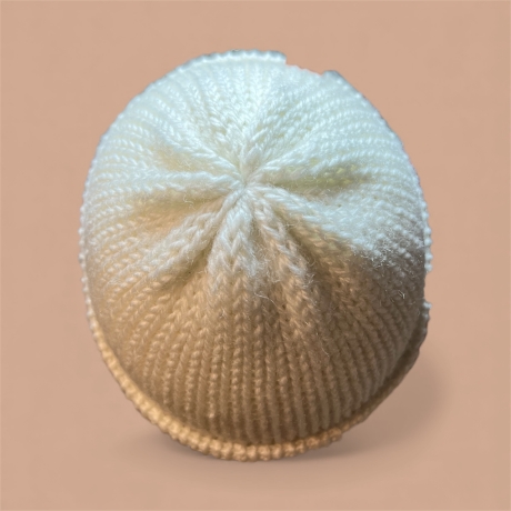 Handgestrickte weiße Damen-Merinomütze – weich, dick & warm