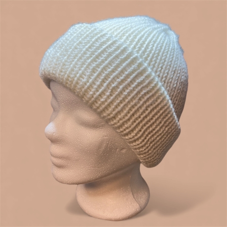 Handgestrickte weiße Damen-Merinomütze – weich, dick & warm