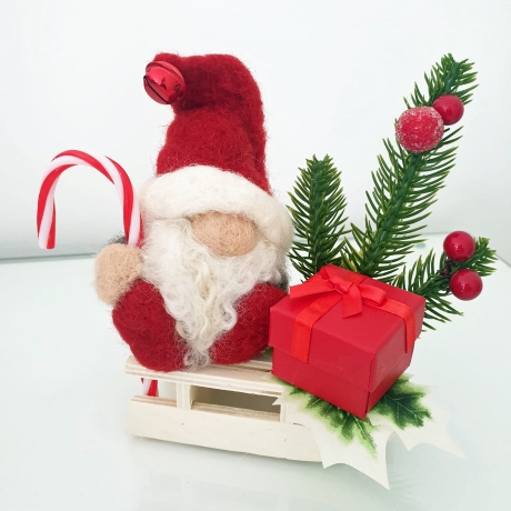 Weihnachtswichtel auf Schlitten Wichtel Figur Geschenkverpackung