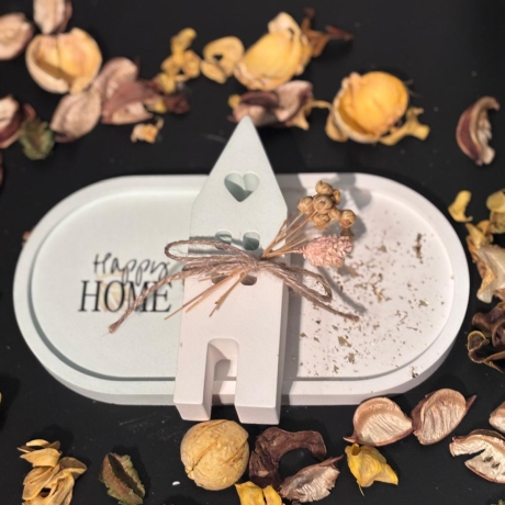 Haus-Dekoset auf Tablett – Eleganz in Gold und Grün