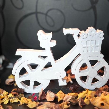 Fahrrad mit Blumenkorb und Vögelchen