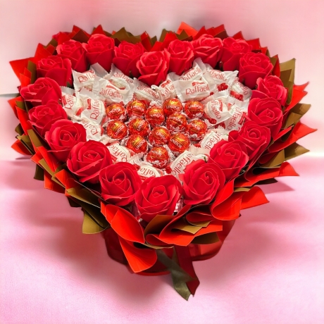 Essbarer Blumenstrauß - Ferrero Rocher mit roten Seifenrosen
